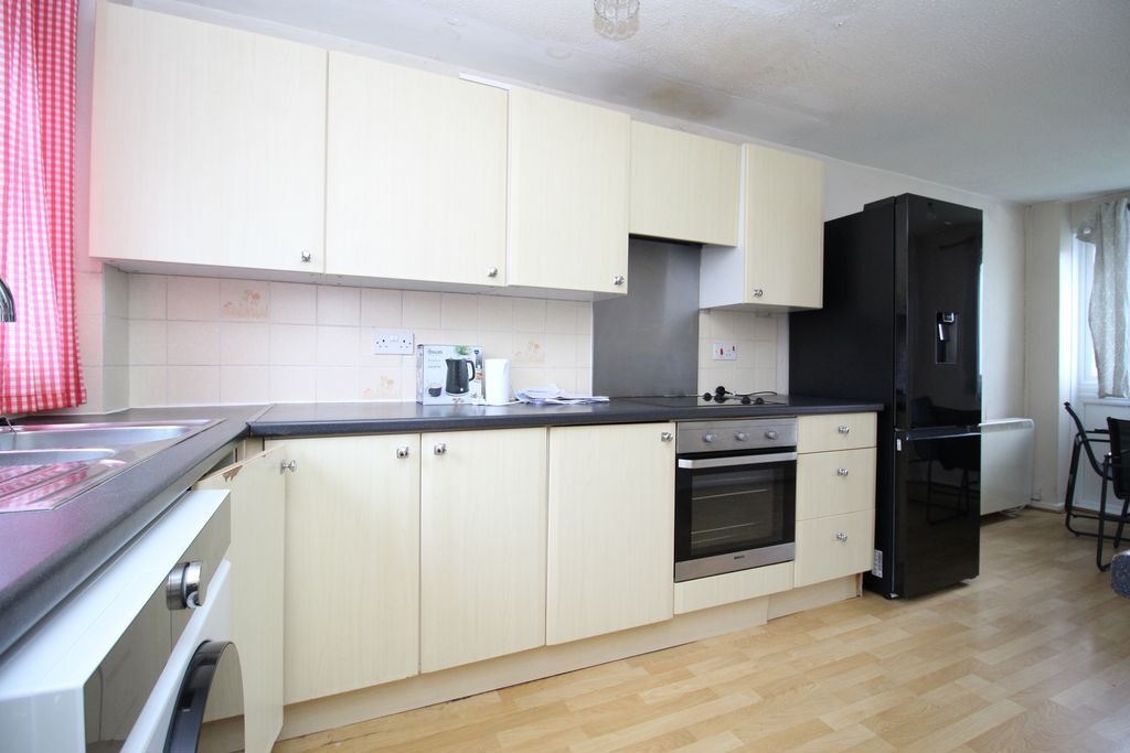 Property photo 3 of 14 Kitchen