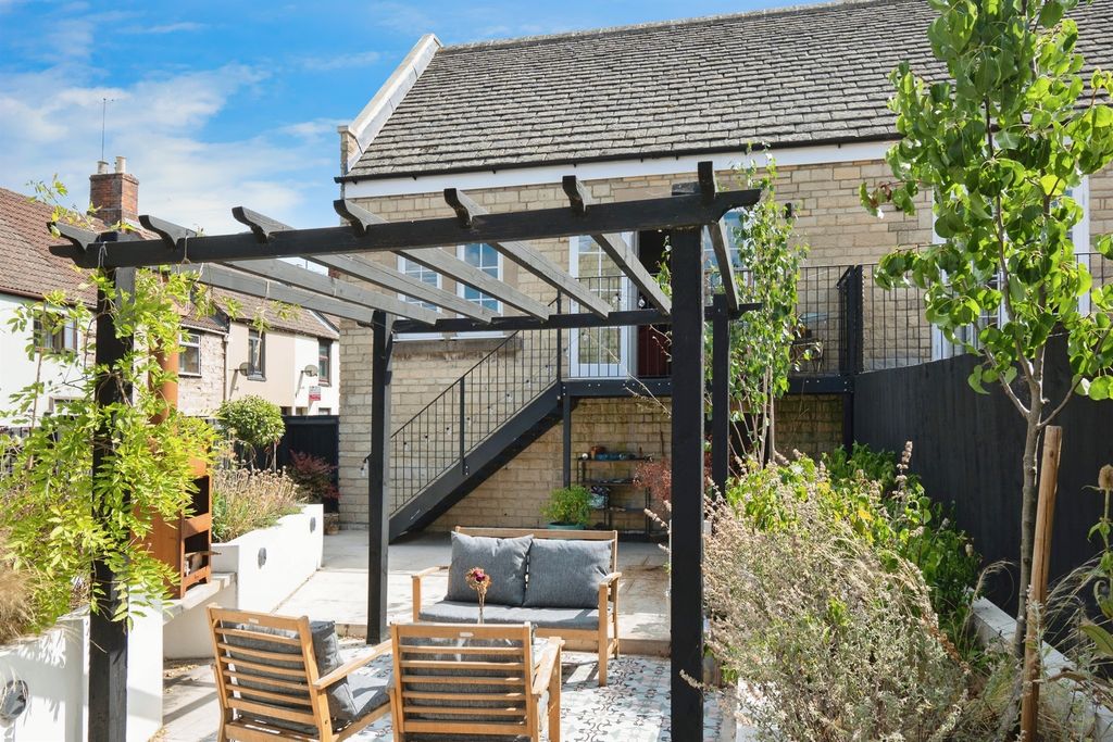 Property photo 1 of 24