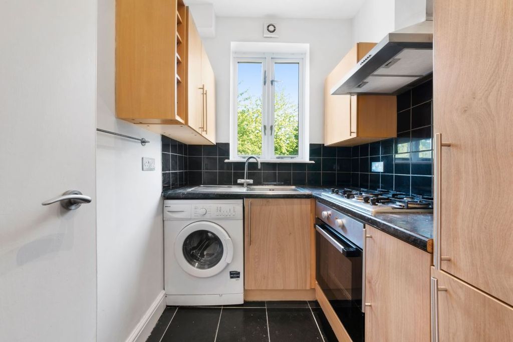 Property photo 3 of 6 Gallery