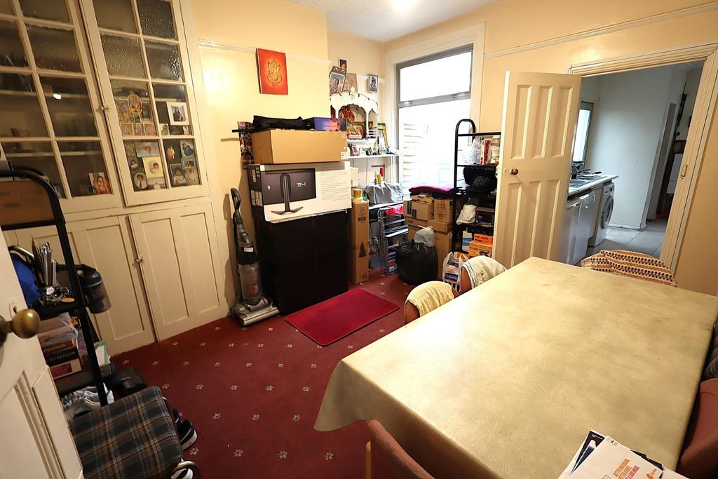 Property photo 3 of 14 Dining Room