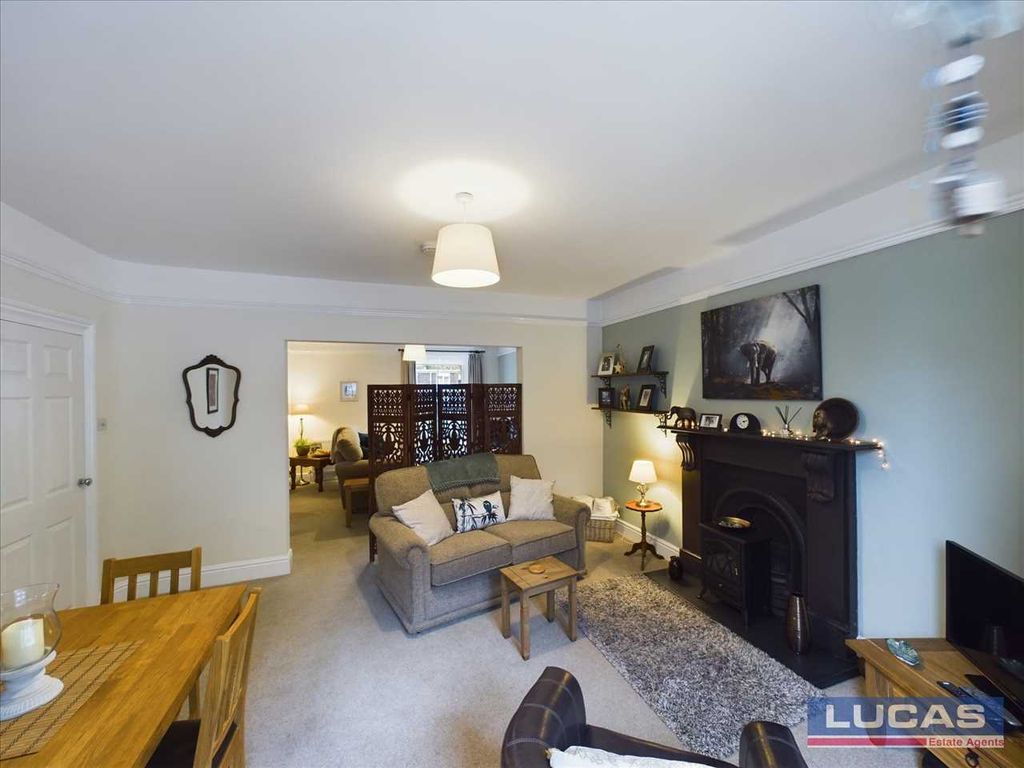 Property photo 2 of 28