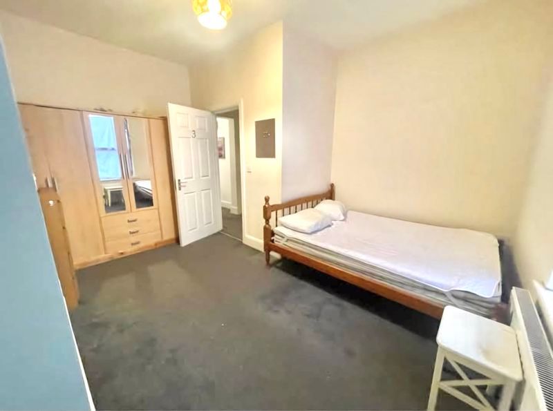 Property photo 1 of 7 Photo 6