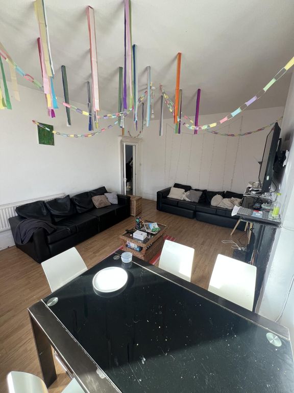 Property photo 2 of 31