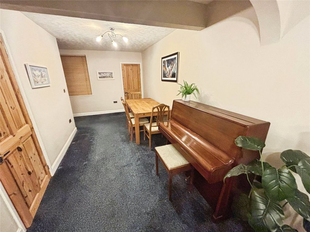 Property photo 3 of 10 Living Room