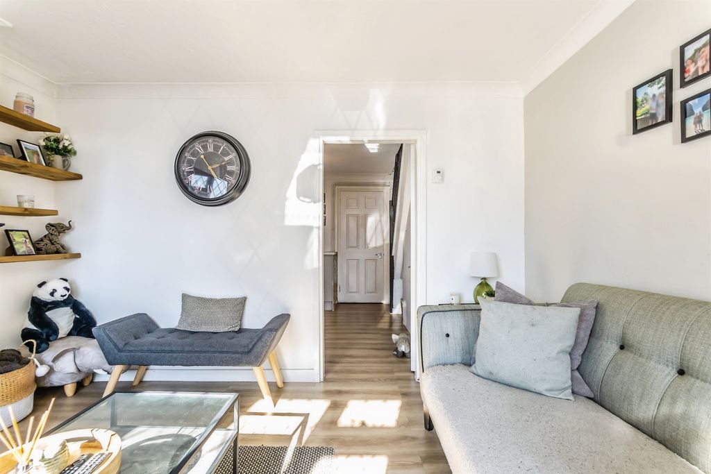 Property photo 3 of 11