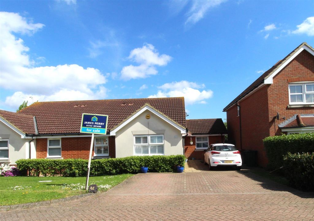 Property photo 1 of 17 External