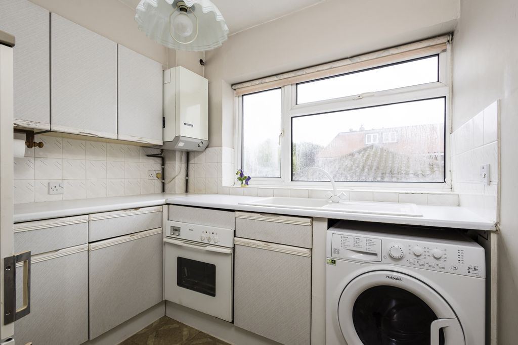 Property photo 3 of 6 12 Hendon Lodge-200