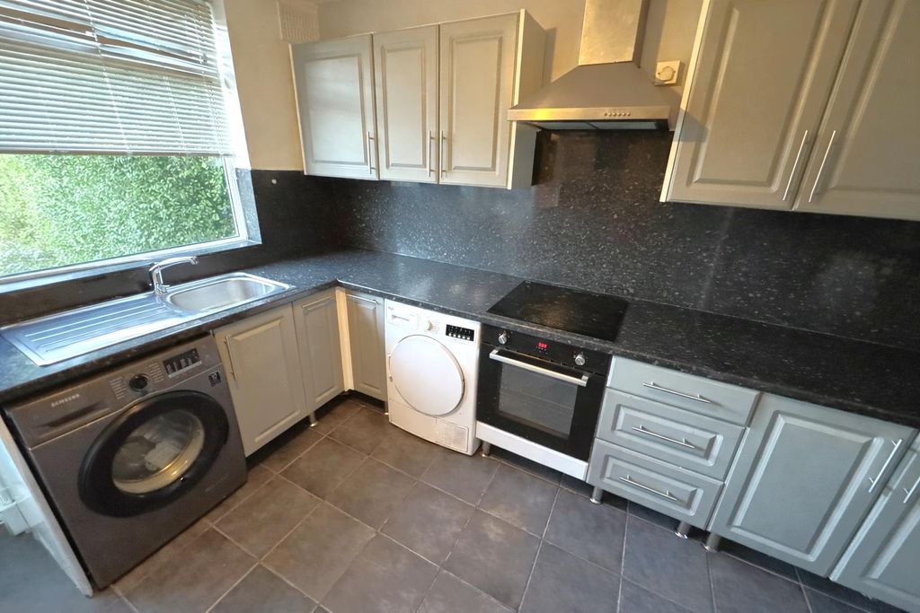 Property photo 2 of 17 Kitchen