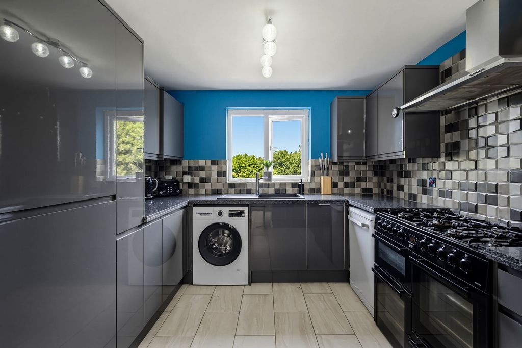 Property photo 2 of 47