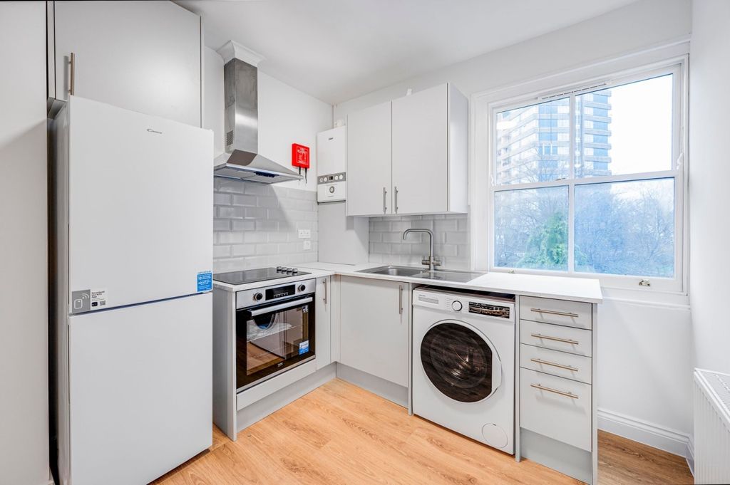 Property photo 2 of 5 Kitchen