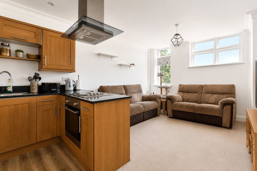 Property photo 2 of 11 Picture No. 27