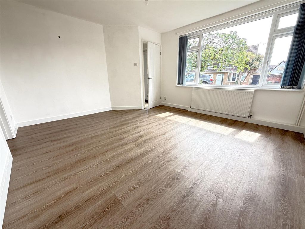 Property photo 3 of 19 Sitting Room
