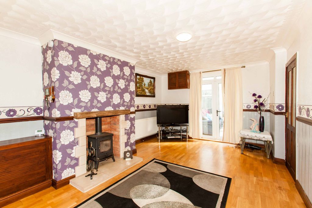 Property photo 3 of 31