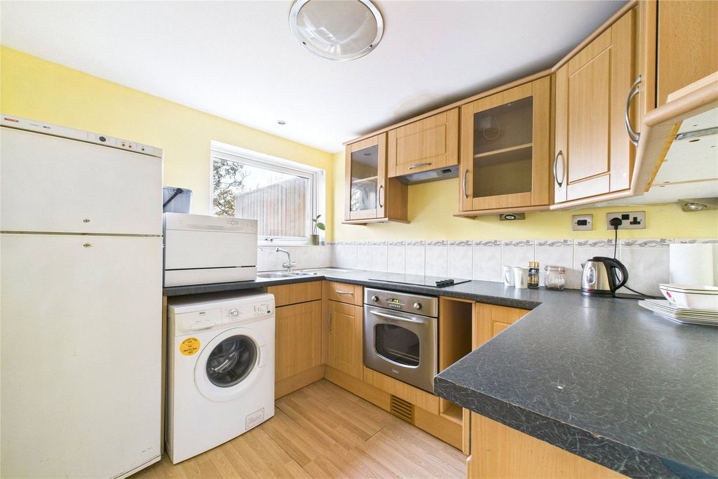 Property photo 2 of 8 Picture No. 15