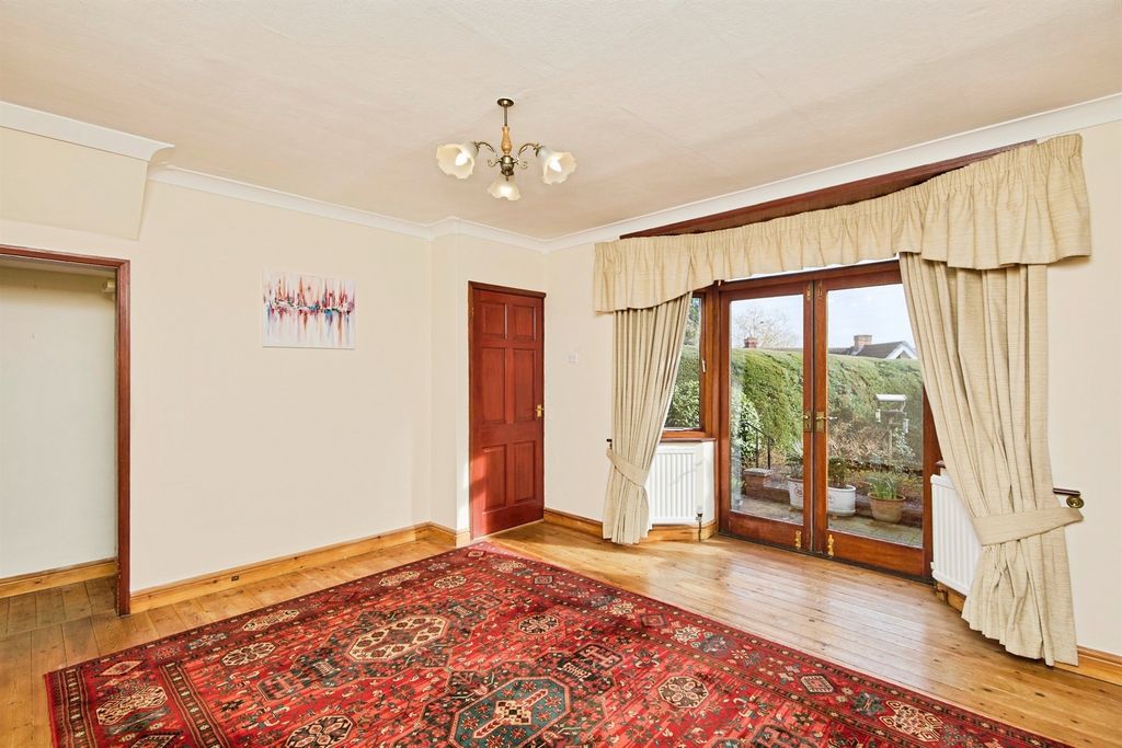 Property photo 2 of 20