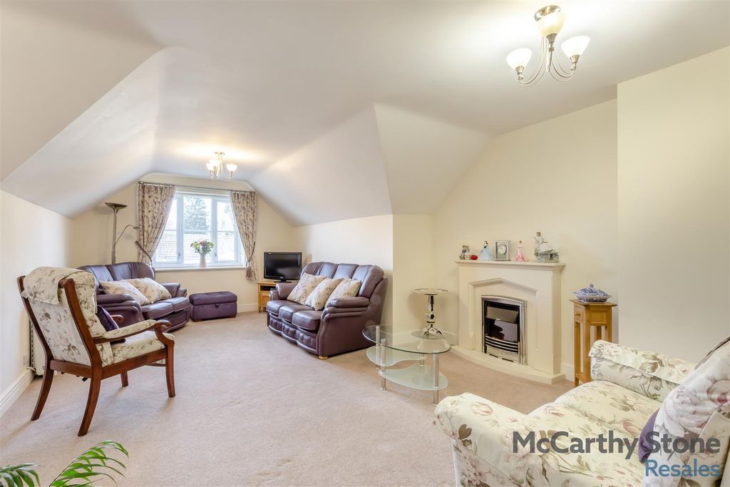 Property photo 3 of 25 8679179-Interior11.Jpg