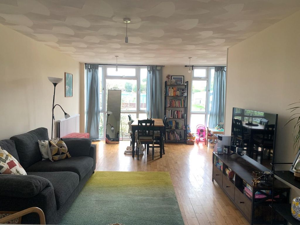 Property photo 3 of 10 Living 2.Jpg