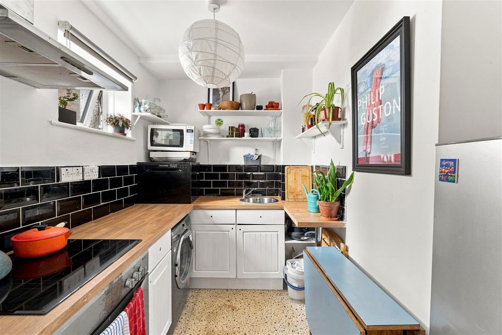 Property photo 2 of 14 Kitchen