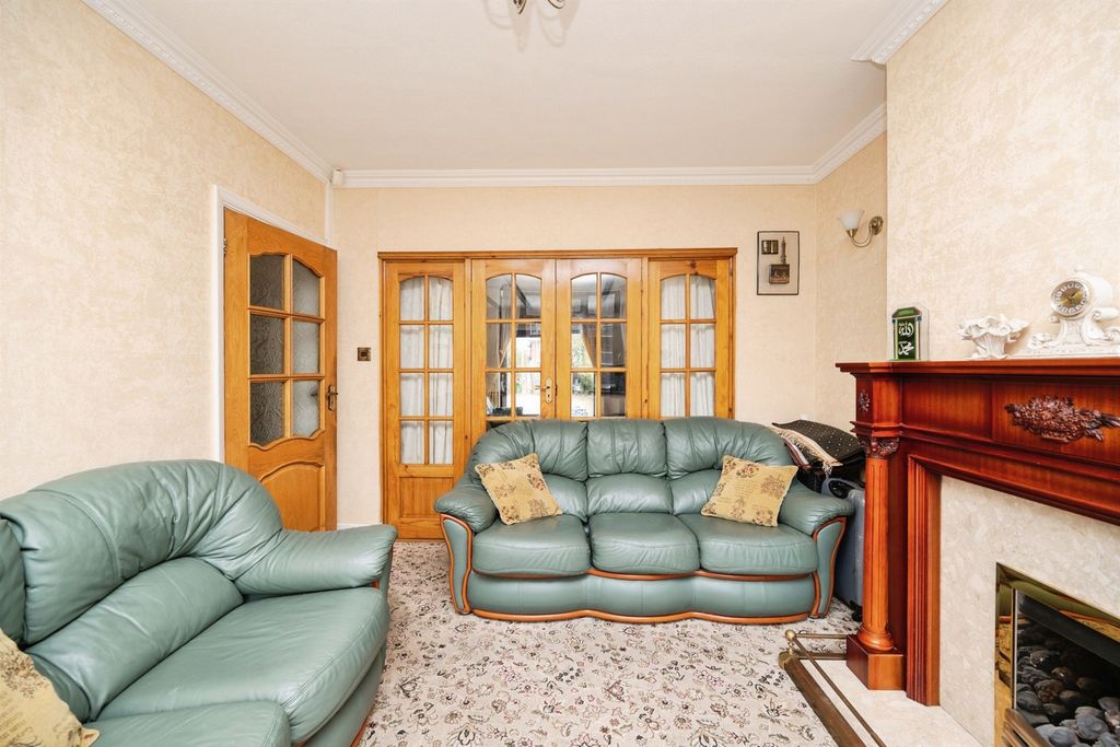 Property photo 2 of 18