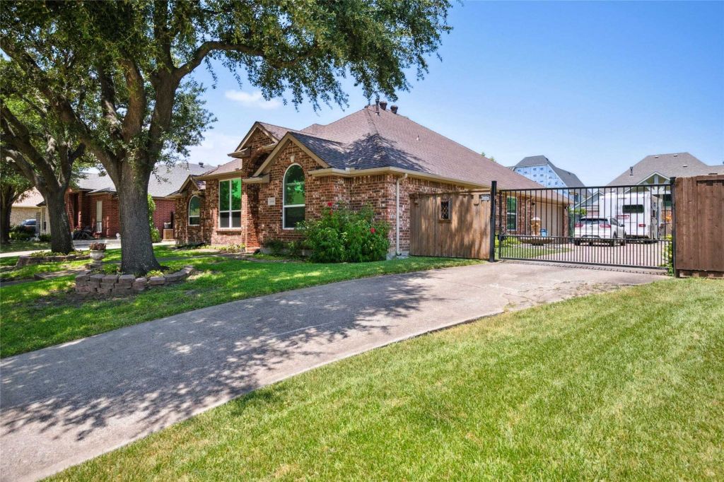 Property photo 1 of 31