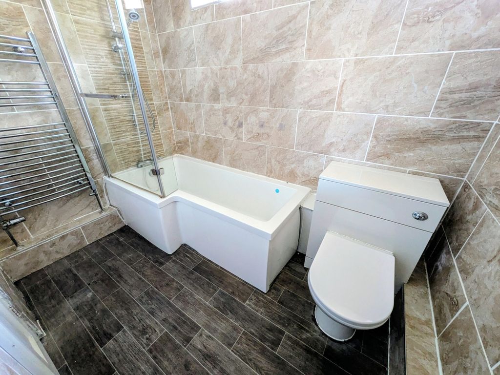 Property photo 3 of 8 1000000933