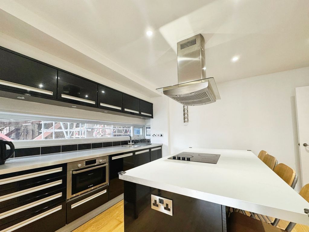 Property photo 3 of 12 Picture 3