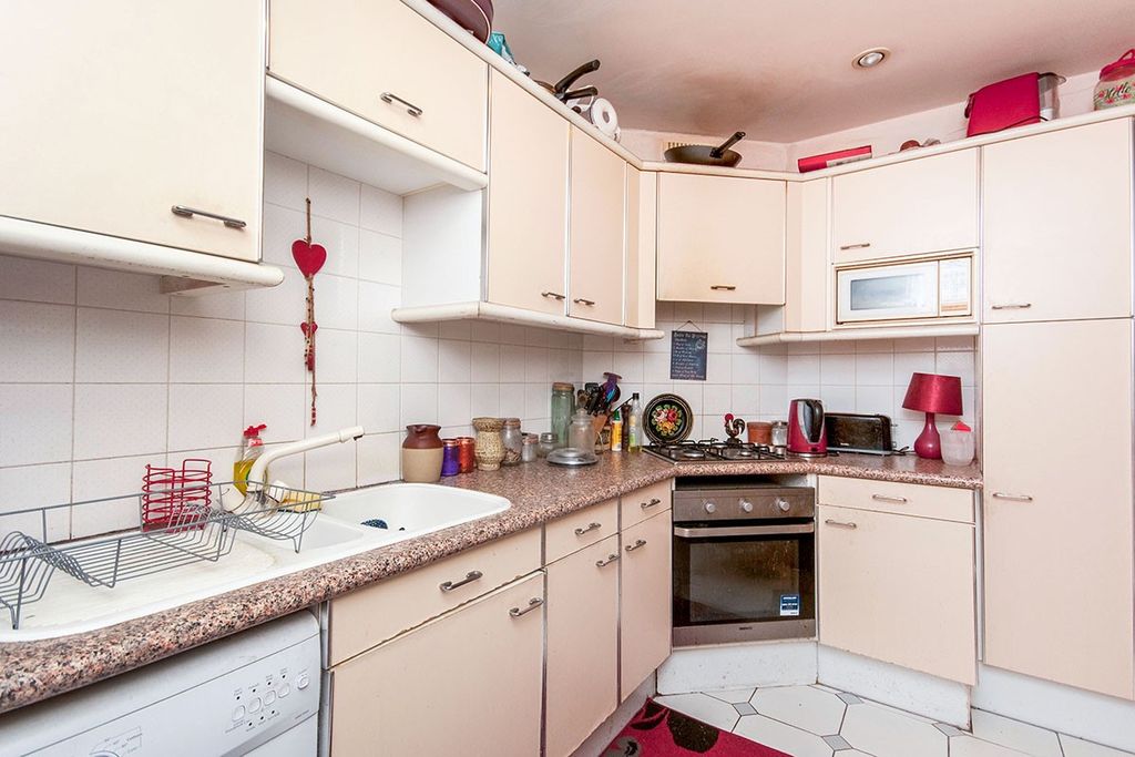 Property photo 3 of 8 Kitchen