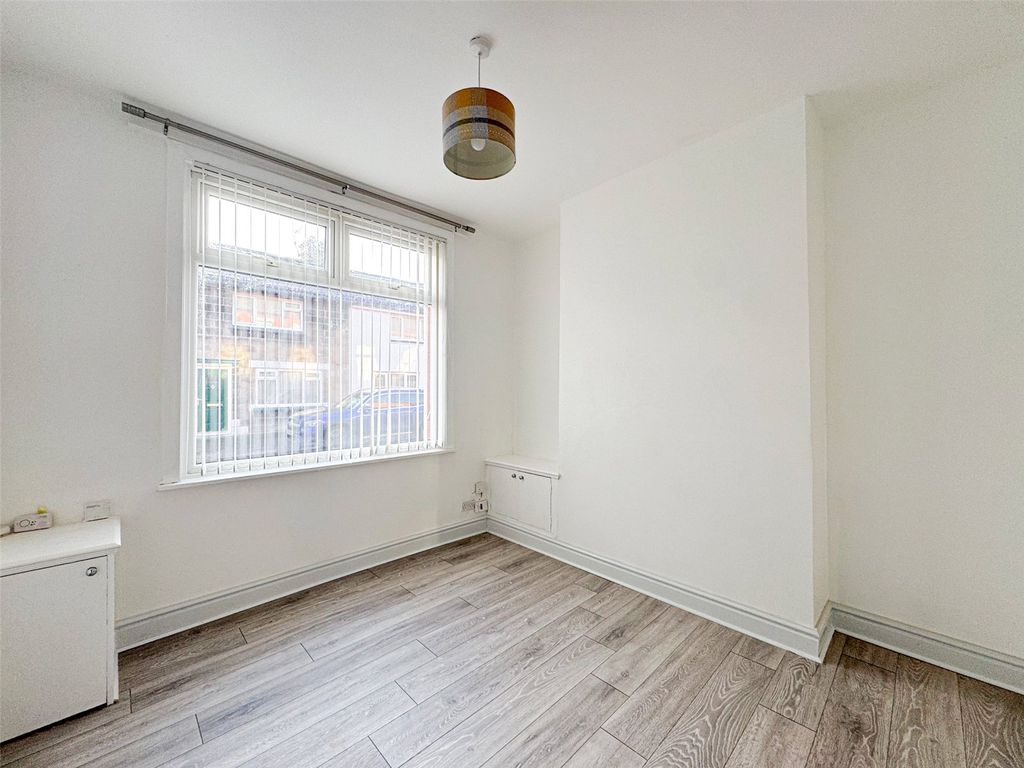 Property photo 2 of 12 Lounge