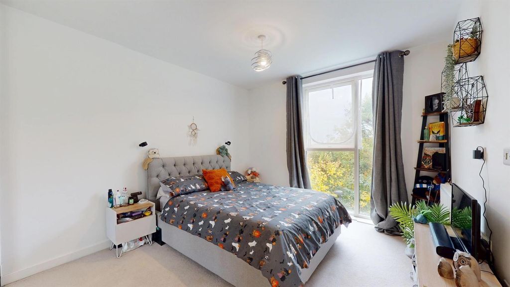 Property photo 2 of 13 1 Bedroom For Sale, Beckton, E6, By Barrain London