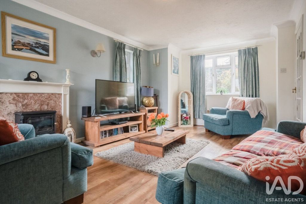 Property photo 3 of 44