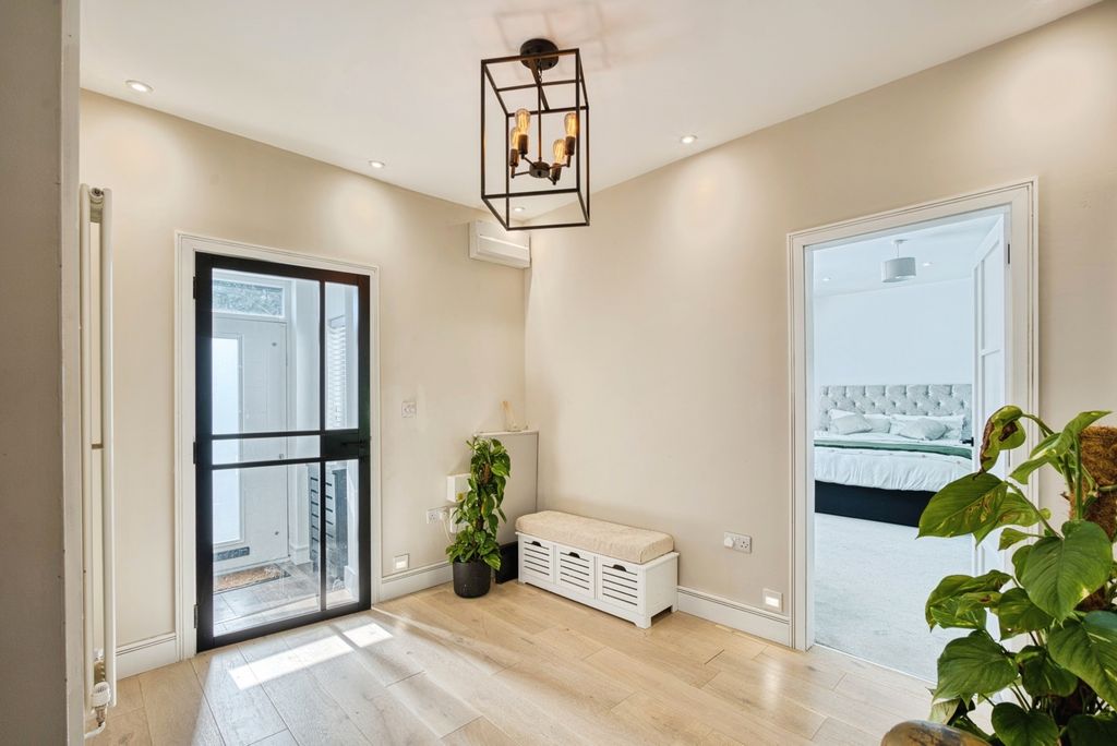 Property photo 2 of 20 Pbox-Img.Jpg