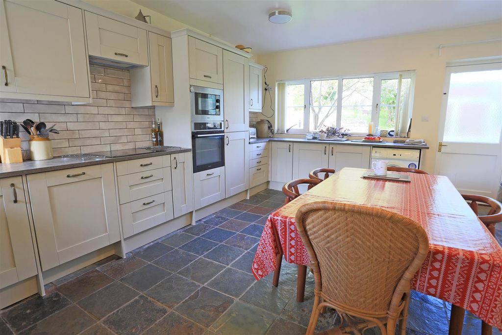 Property photo 3 of 12 Derb4798.Jpg
