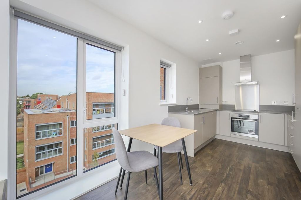 Property photo 3 of 8 Kitchen