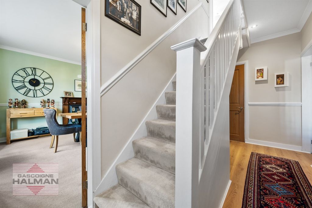 Property photo 2 of 20 Entrance Hallway