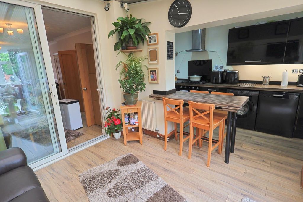 Property photo 3 of 24 Kitchen Diner