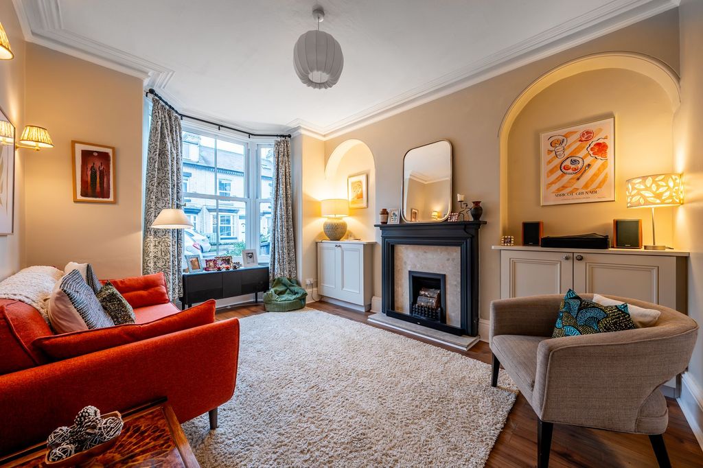 Property photo 2 of 19