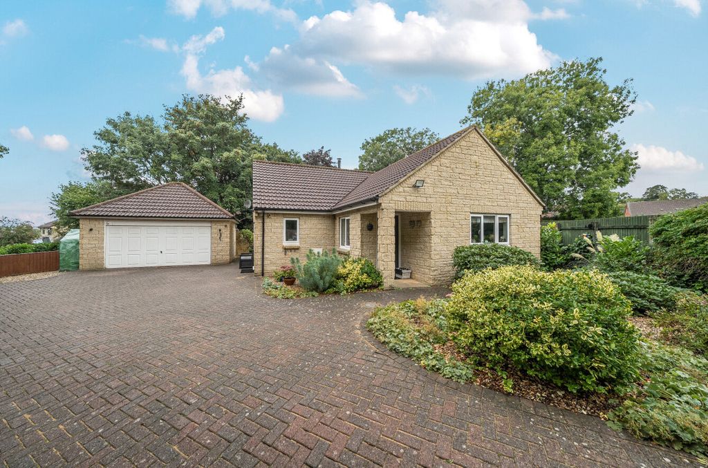 Property photo 2 of 21