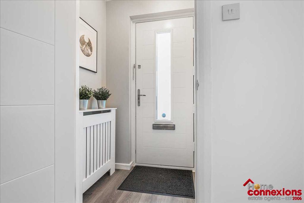 Property photo 2 of 23 Entrance Hallway