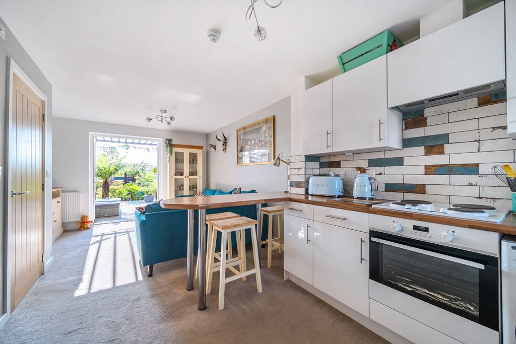 Property photo 2 of 22 1496576-8-6A5Fbb0c981Ae