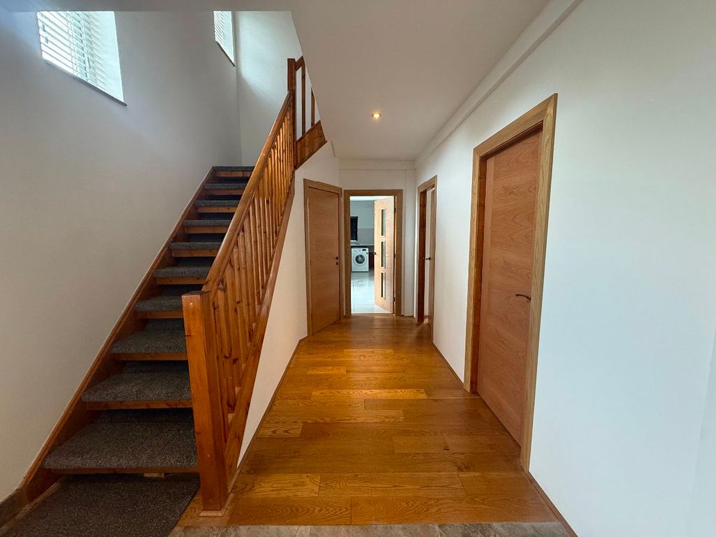 Property photo 3 of 39
