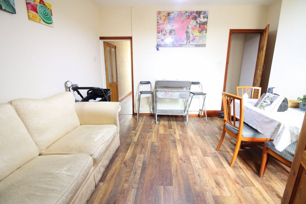 Property photo 3 of 8