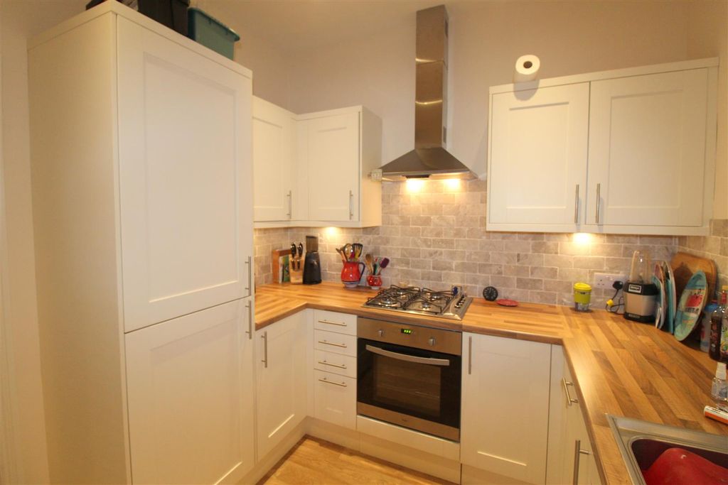 Property photo 3 of 9 Kitchen.Jpg