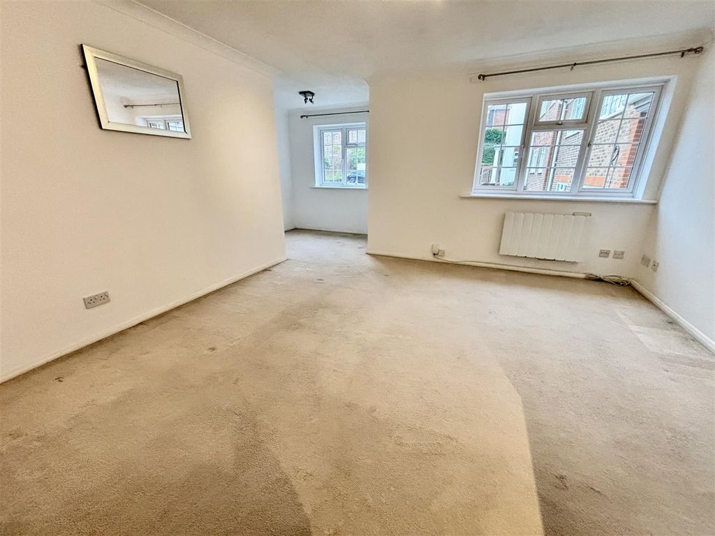 Property photo 2 of 11 Living Room