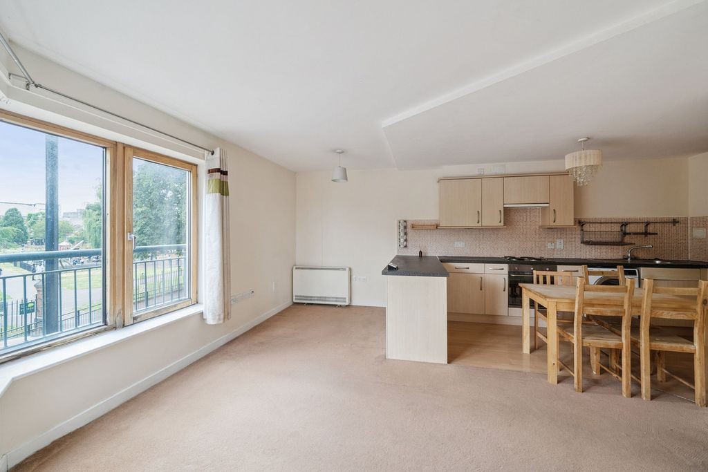 Property photo 3 of 10