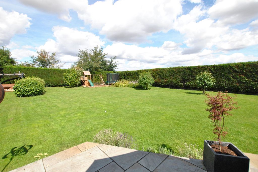 Property photo 2 of 30
