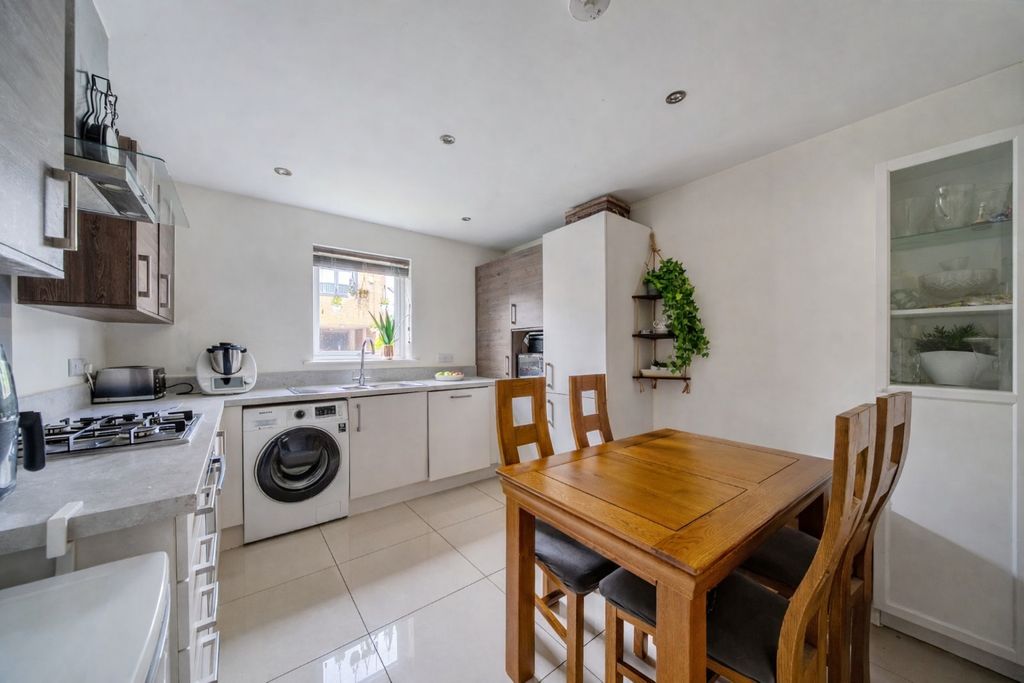 Property photo 2 of 15 Picture No. 29