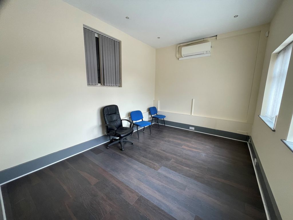 Property photo 1 of 3
