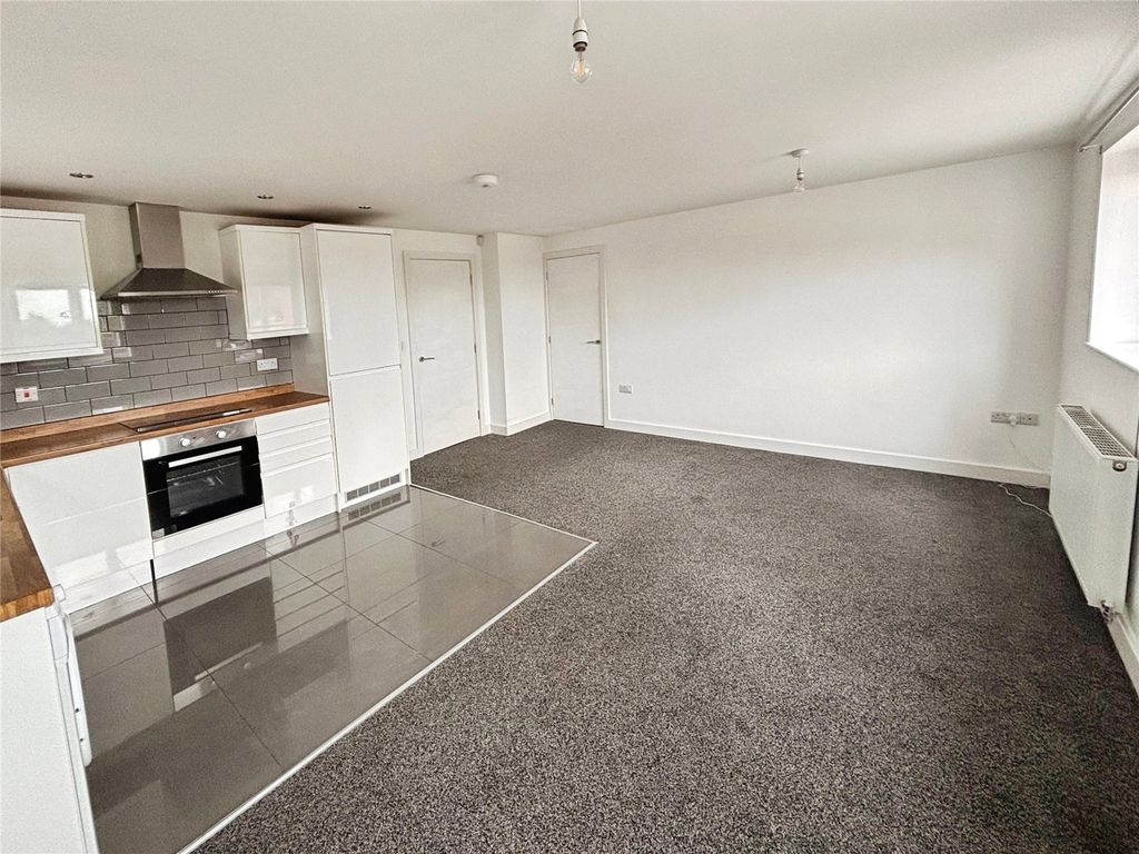 Property photo 3 of 9 Living/Kitchen