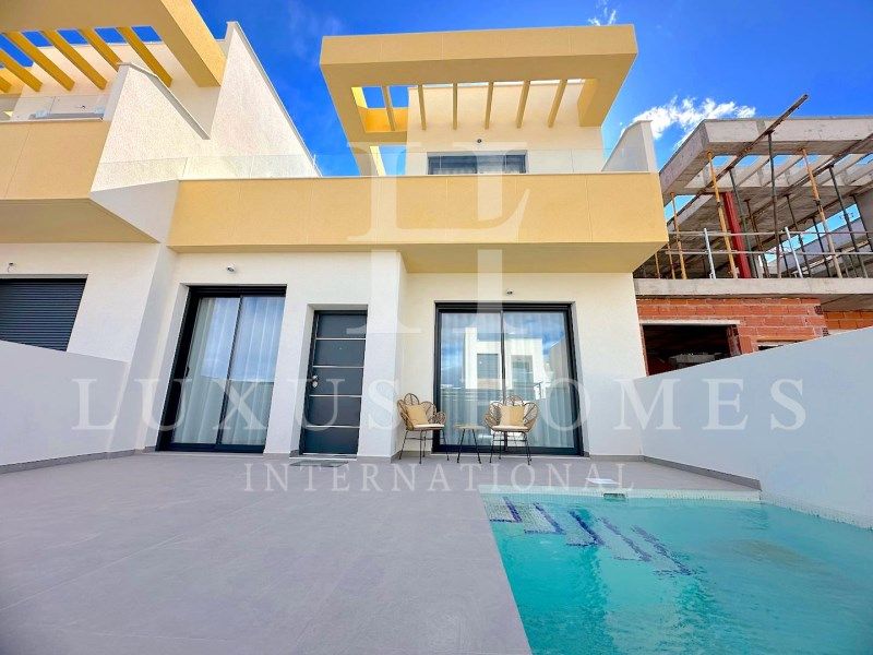 Property photo 3 of 27