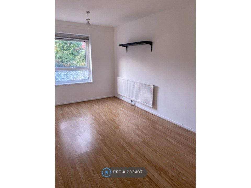 Property photo 3 of 5 Main Bedroom